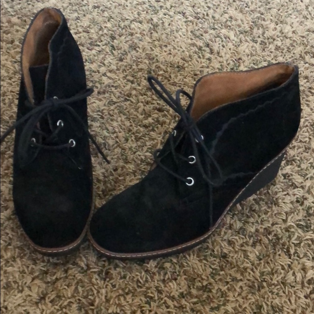 Black wedge shoes